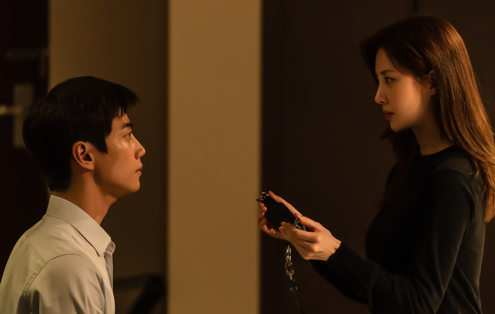 Jung Ji-woo trong phim Love and Leashes tìm hiểu về BDSM cho người mới